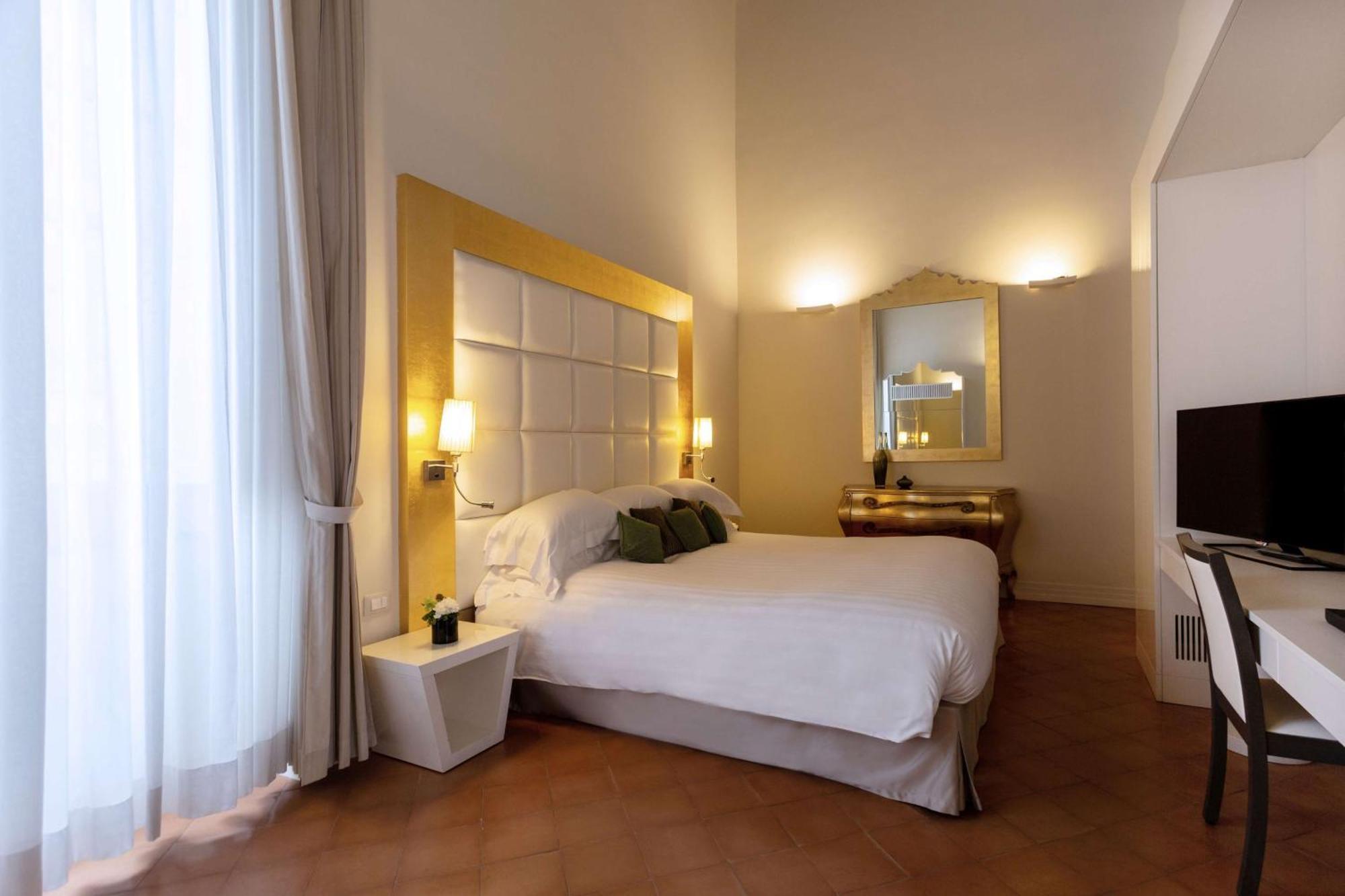 Palazzo Caracciolo 4*