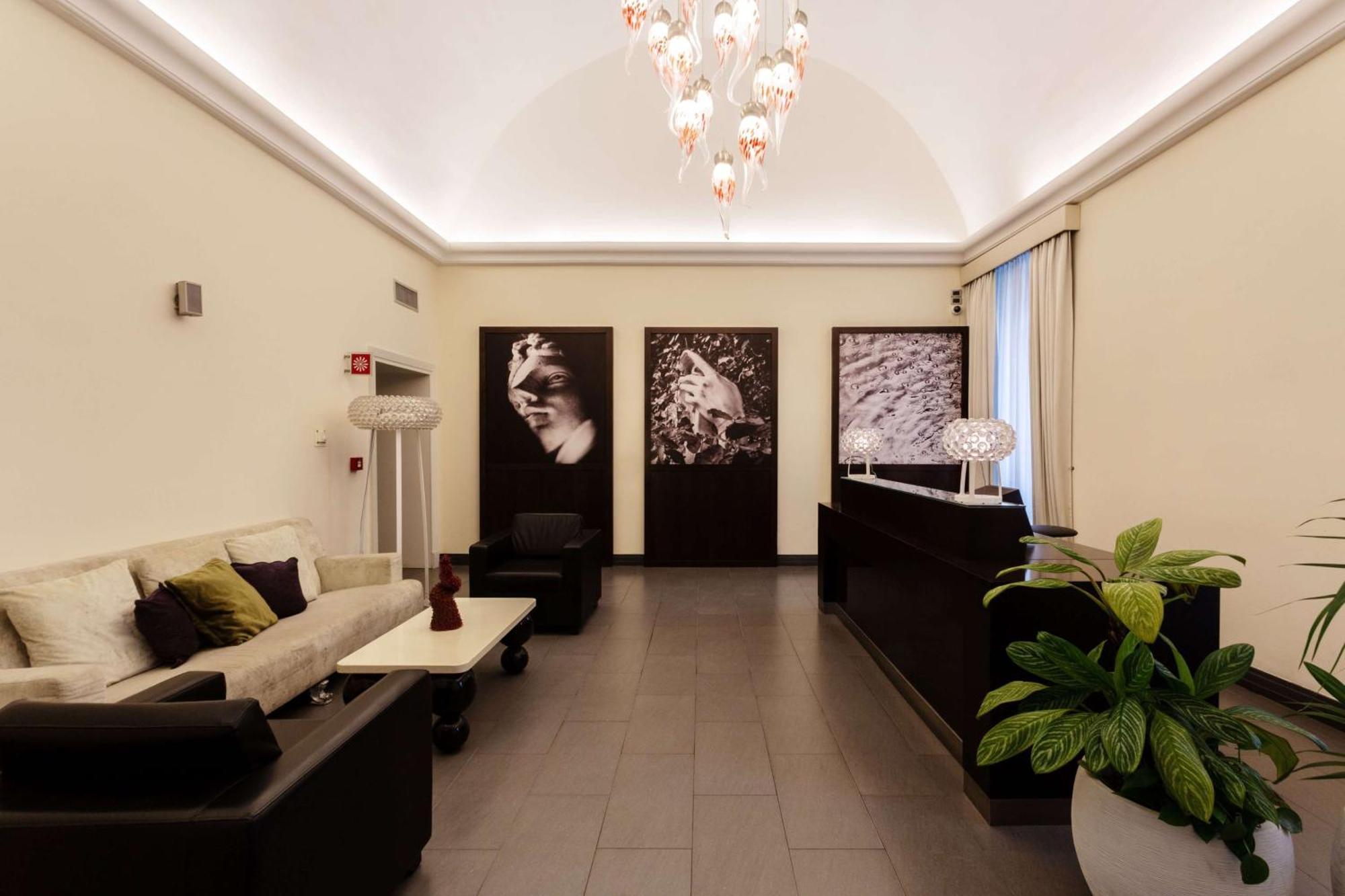 Palazzo Caracciolo Hotel 4*