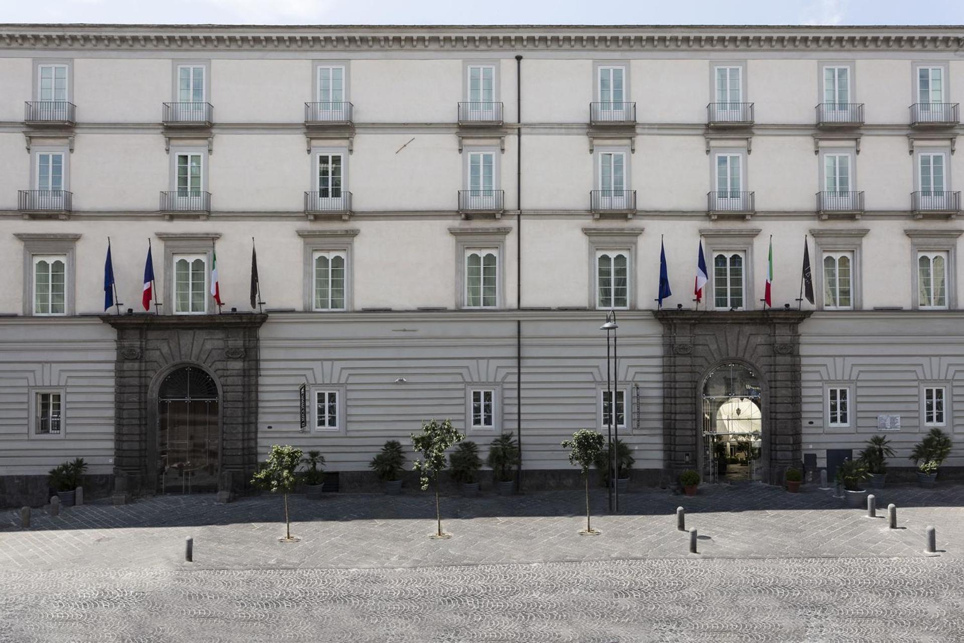 Palazzo Caracciolo Hotel 4*