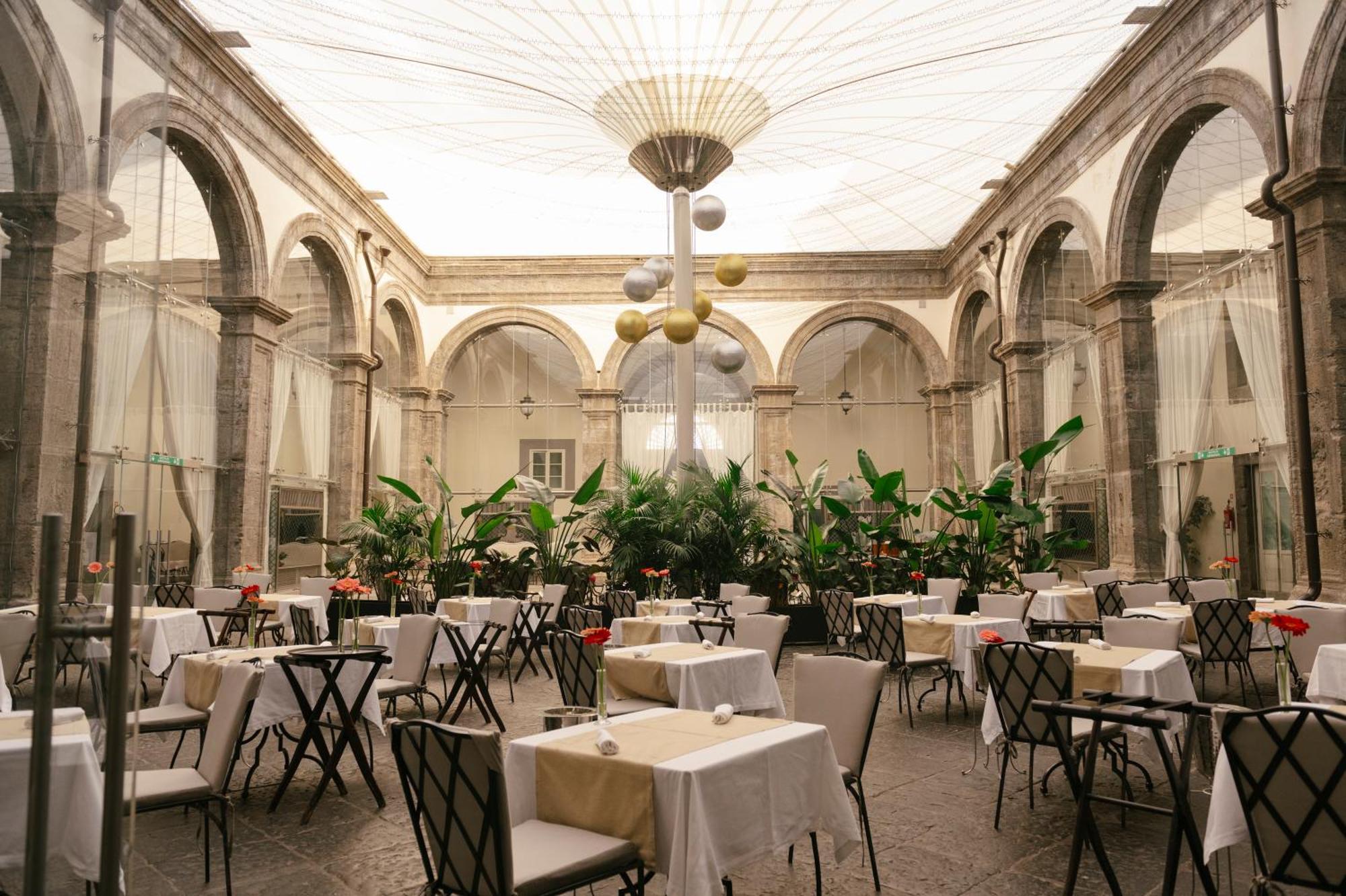 Palazzo Caracciolo 4* Naples