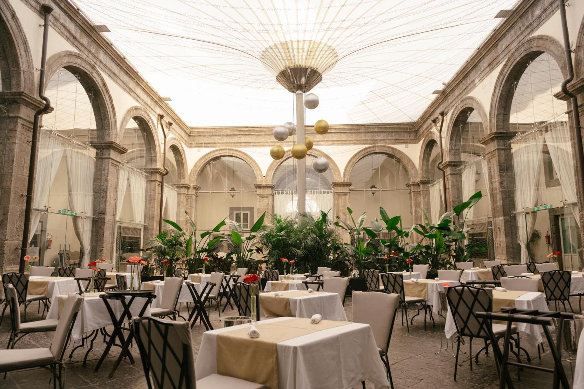 Palazzo Caracciolo 4*