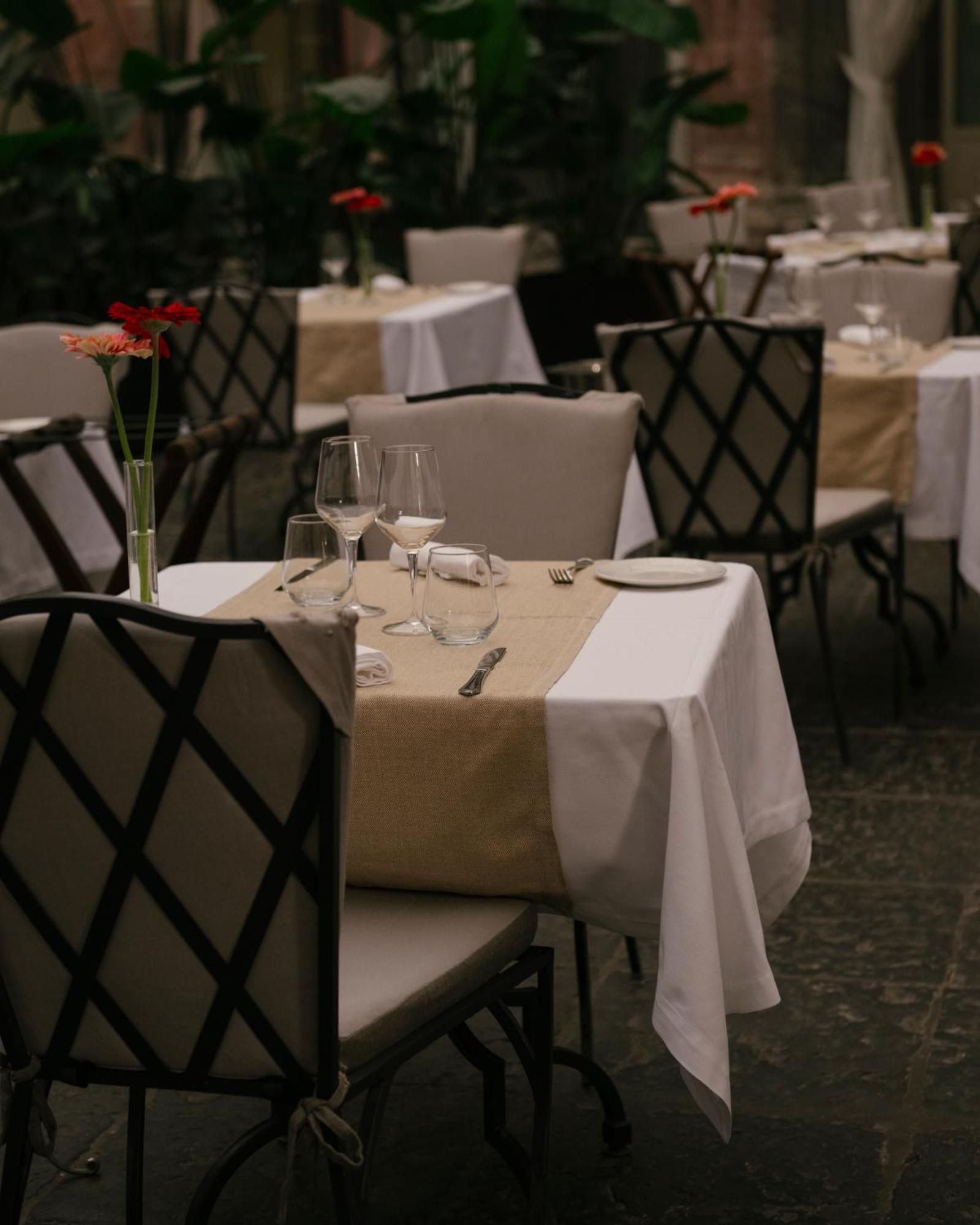 Palazzo Caracciolo 4*
